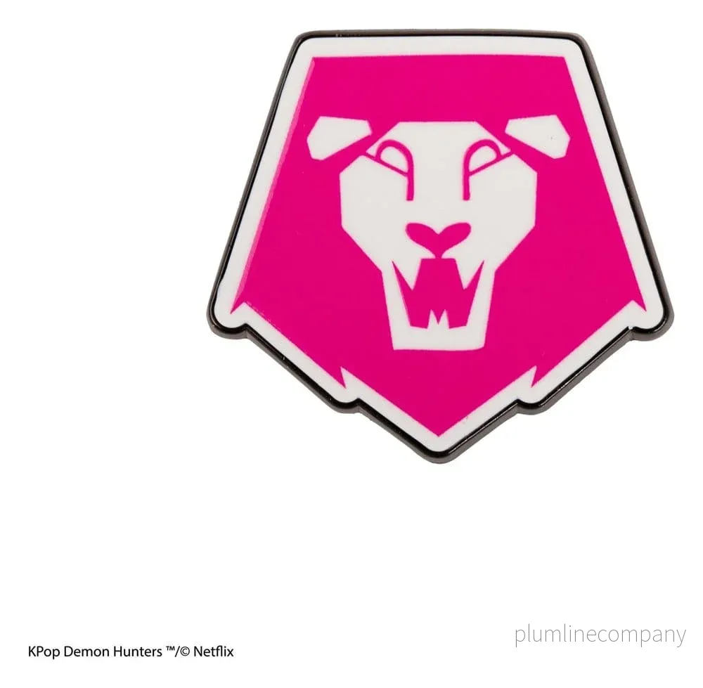 KPop Demon Hunters-märke med Saja Boys logotyp KPop Demon Hunters-märke med Saja Boys logotyp