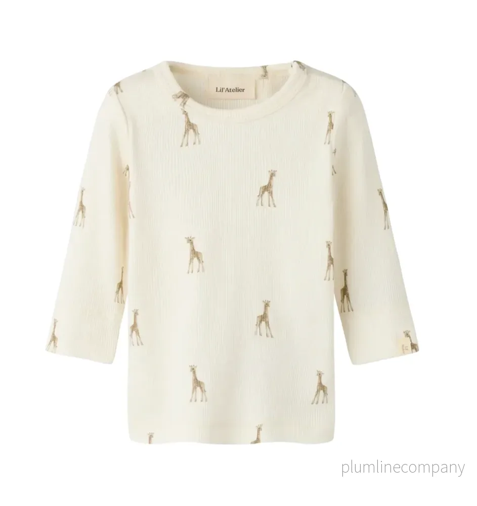 EKOLOGISK BOMULL LÅNGÄRMAD TOPP – NBNGAVO EMO LS SLIM TOP LIL – GIRAFFE EKOLOGISK BOMULL LÅNGÄRMAD TOPP – NBNGAVO EMO LS SLIM TOP LIL – GIRAFFE