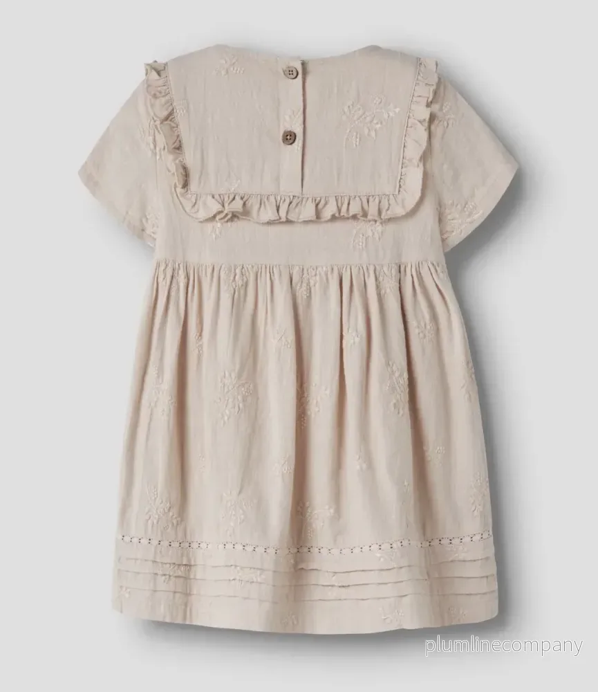 Broderad klänning - NMFFERONIA SS LOOSE DRESS LIL - Pumice Stone - Bild 2