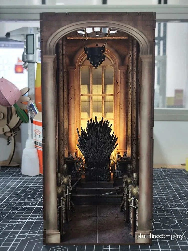 House of the Dragon Tiny Adventures Book Nook Mini Diorama Iron Throne 23 cm - Bild 3