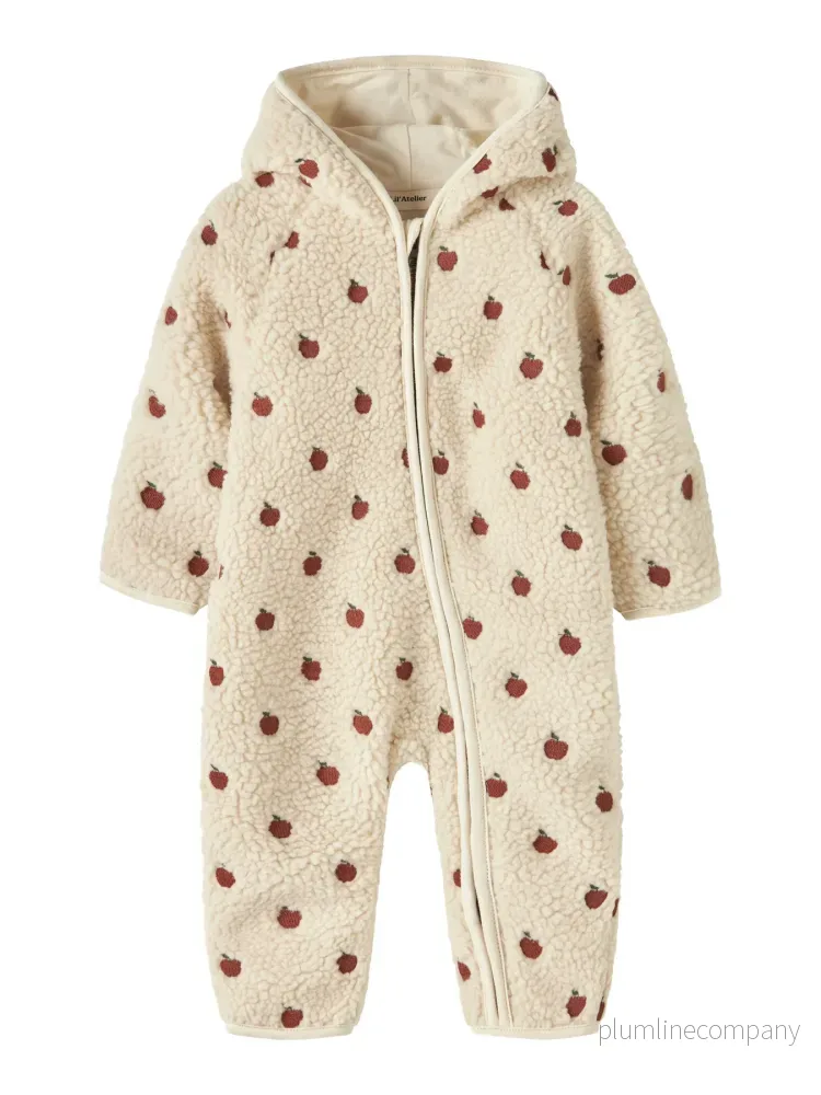 Mönstrad Teddyoverall Baby – Turtledove Apples – NBFNALO SIA LS LOOSE SUIT LIL Mönstrad Teddyoverall Baby – Turtledove Apples – NBFNALO SIA LS LOOSE SUIT LIL