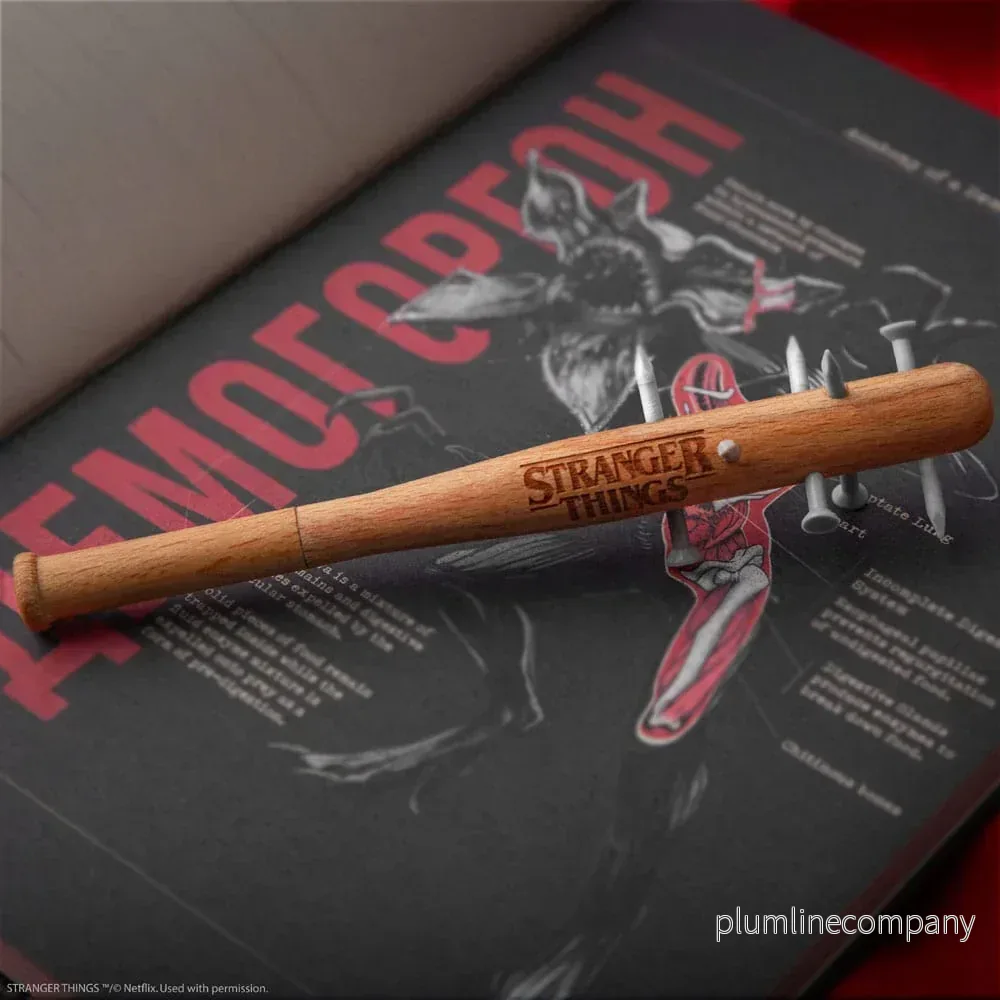 Stranger Things Spiked Bat Pen & Stranger Things Pin - Samlarobjekt - Bild 3