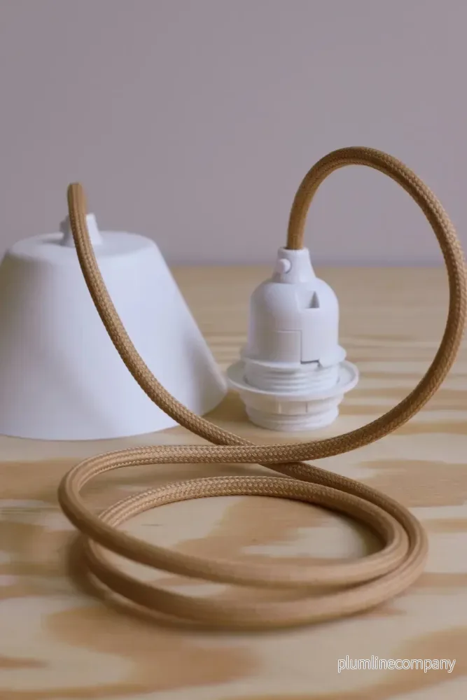 Kaffe med mjölk textilsladd till taklampa