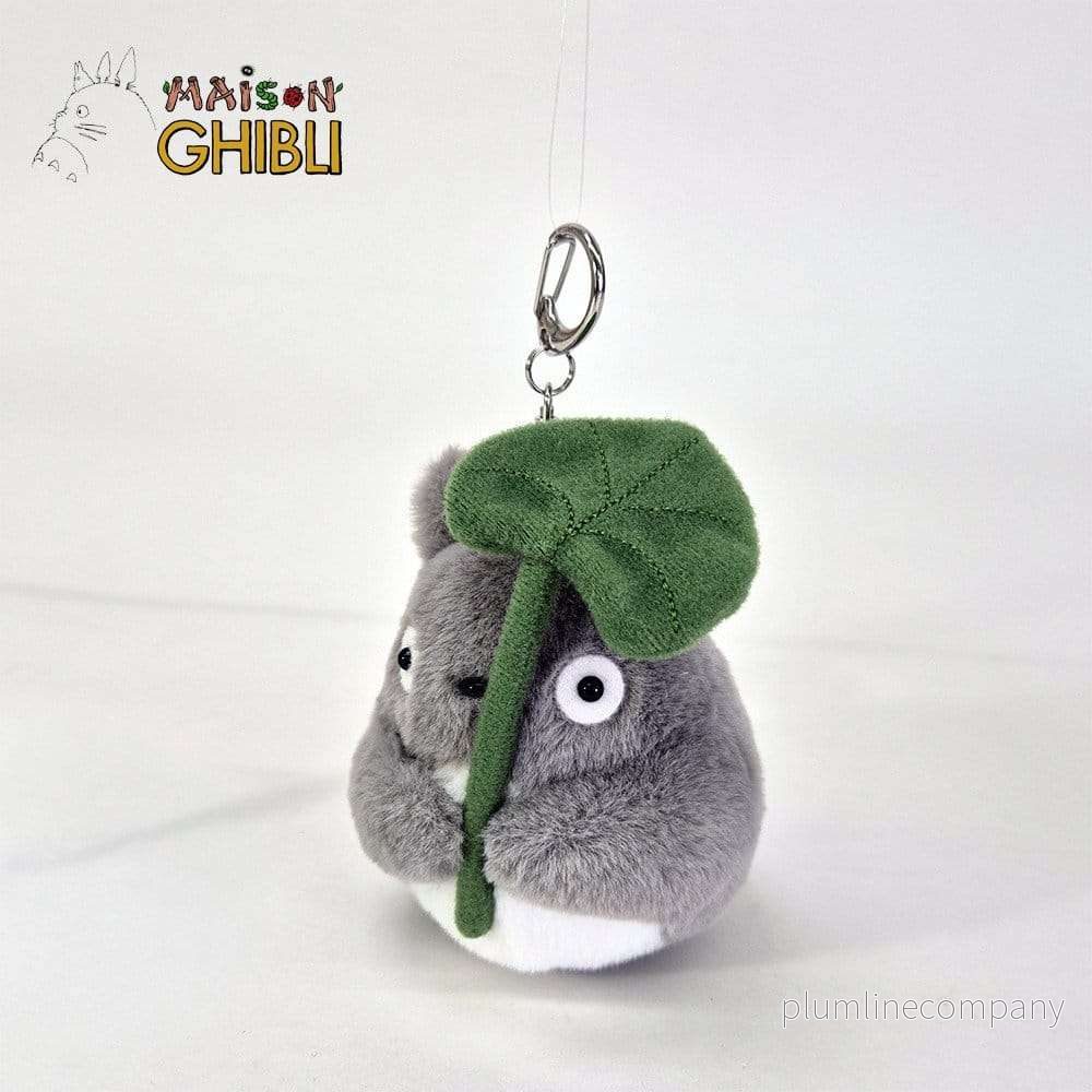 Officiell licenserad nyckelring med Big Totoro och blad från Min granne Totoro Officiell licenserad nyckelring med Big Totoro och blad från Min granne Totoro