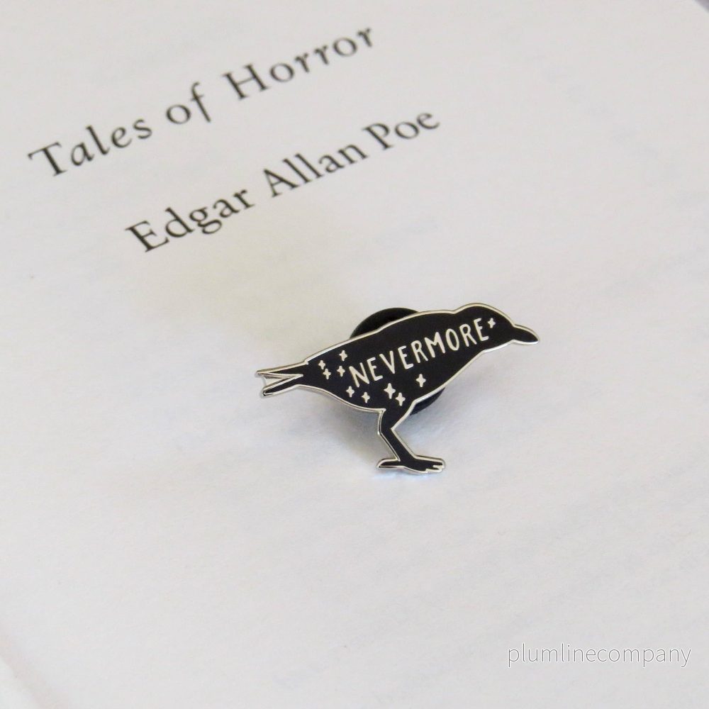 LiteraryEmporium - The Raven Edgar Allan Poe emalj-pin från Gothiska samlingen
