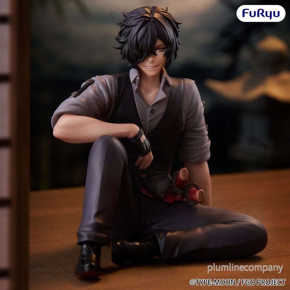 Fate/Grand Order Noodle Stopper PVC-figur Assassin Izou Okada Awesome Dapper Suit 9 cm