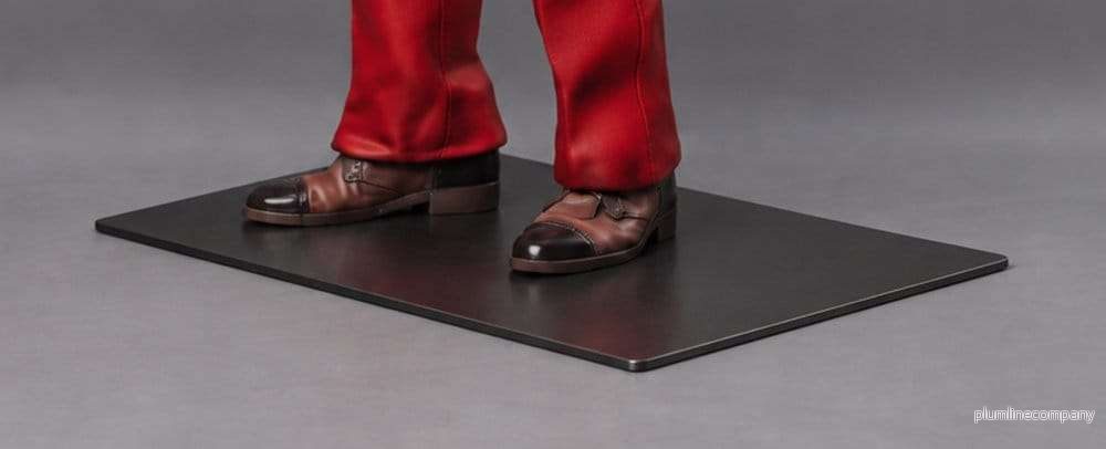 Joker (2019) Bas i svart metall i naturlig storlek 2 cm Joker (2019) Bas i svart metall i naturlig storlek 2 cm